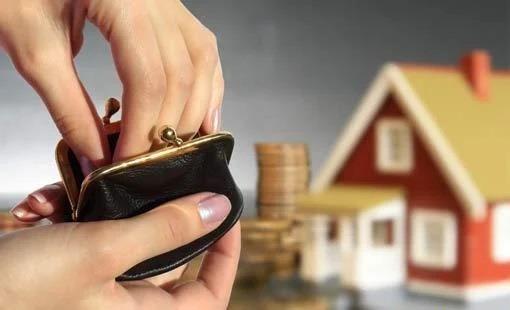 هل من واجبات المرأة العاملة مساعدة زوجها في المصاريف؟