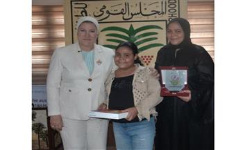   رئيسة المجلس القومي للطفولة والأمومة تكرم الطفلة "هايدي" 