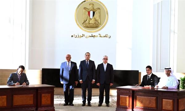 رئيس الوزراء يشهد توقيع عقد مشروع "أتوم سولار مصر" لإقامة مجمع صناعي بـ "اقتصادية قناة السويس"