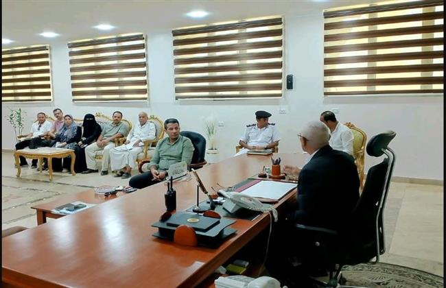 محافظ شمال سيناء يستقبل عدداً من مواطني إزالات ميناء العريش