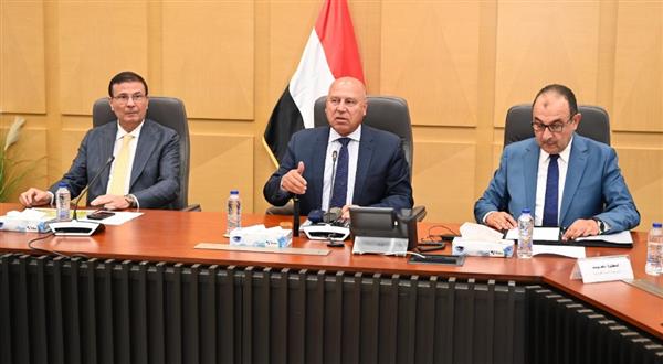 "الوزير" يبحث مع وزيري قطاع الأعمال العام والزراعة سبل تعزيز زراعة الكتان