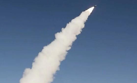 الحوثيون: استهدفنا مطار بن جوريون بصاروخ باليستي فرط صوتي