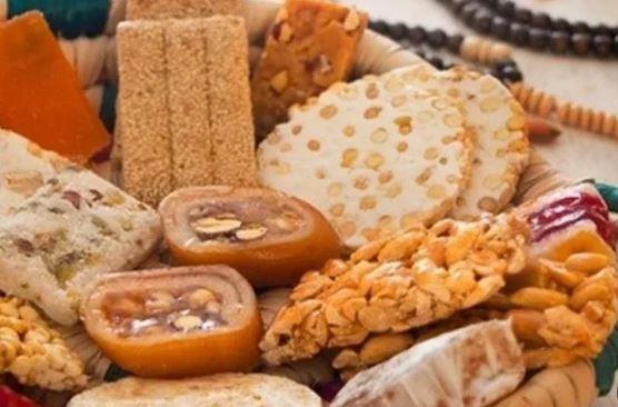 تموين الإسماعيلية يراجع جودة حلوى المولد