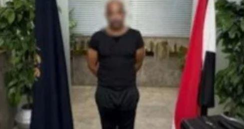 مشغولات ذهبية وجوازات تُسترد.. وسائق النقل الذكي خلف القضبان