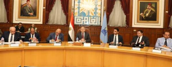 حملات القاهرة: إزالة التعديات وتنظيم الباعة الجائلين فوراً