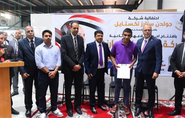 وزير العمل يفتتح صالة الإنتاج الجديدة بشركة جولدن ستارز بالإسكندرية