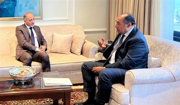 السفير العكلوك يسلم رسالة خطية من الرئيس الفلسطيني إلى أمين عام الجامعة العربية