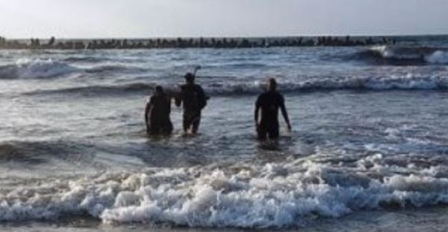 عقب 4 أيام كاملة.. انتشال جثمان غريق لوران بالإسكندرية محشورا بين الصخور