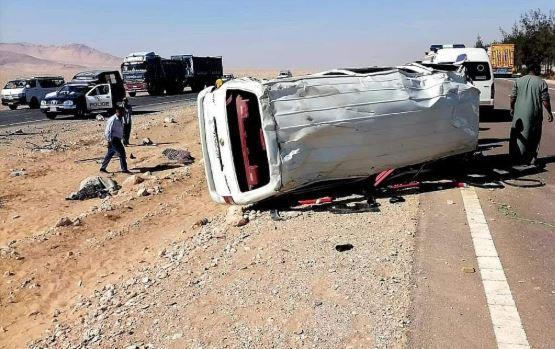 انقلاب ميكروباص بالبحيرة يُصيب 18 شخصًا