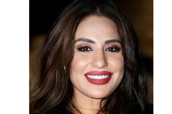 إصابة الإعلامية داليا الخطيب في حادث سير بطريق العلمين وتهشم سيارتها "صور"