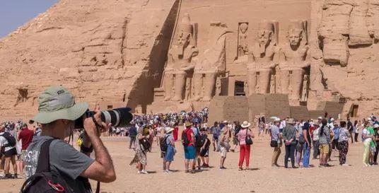 مصر تتصدر شمال أفريقيا في عائدات السياحة لعام 2025 بإيرادات قياسية