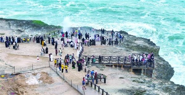 عُمان تمهد الأجواء للريادة.. توسعة الربط الجوي تدفعها نحو مركز عالمي للسياحة والعبور
