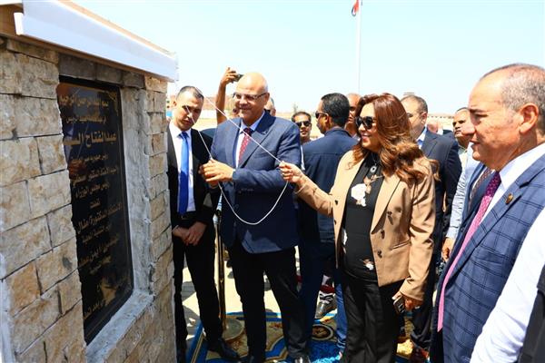 وزيرة التنمية المحلية تفتتح شارع نبوية موسي وكوبري مشاة بشبرا الخيمة