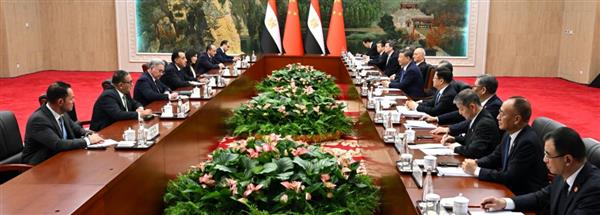 الرئيس الصيني يستقبل رئيس الوزراء في تيانجبن