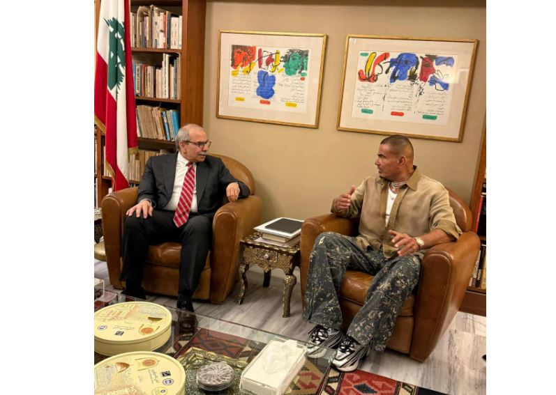 رئيس وزراء لبنان لـ عمرو دياب: "بيروت تحبك"