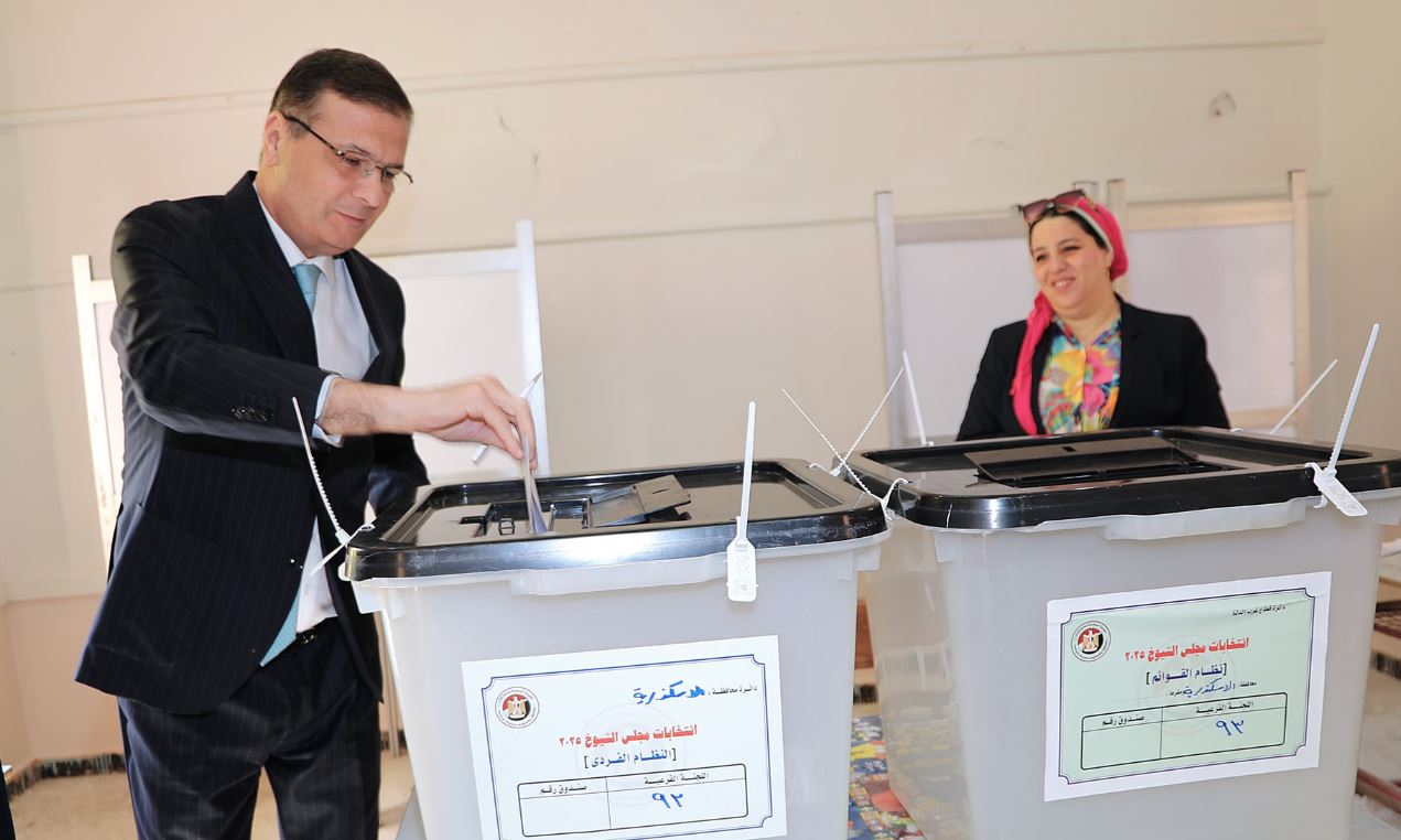 وزير الزراعة يدلي بصوته في انتخابات الشيوخ 2025