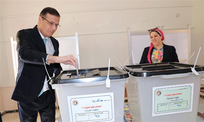 وزير الزراعة يدلي بصوته في انتخابات الشيوخ 2025