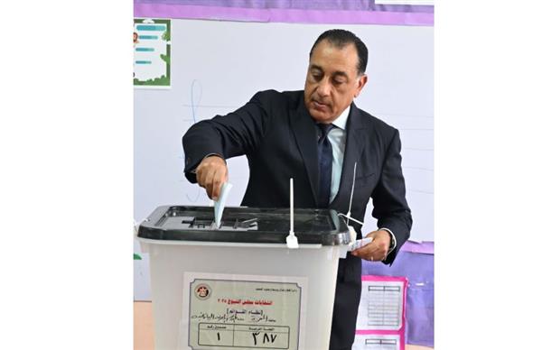 رئيس الوزراء يُدلي بصوته في انتخابات الشيوخ 2025