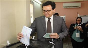 وزير الثقافة يدلي بصوته في انتخابات مجلس الشيوخ