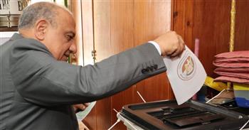   وزير الكهرباء يُدلي بصوته في انتخابات الشيوخ 