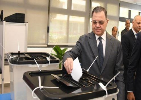 وزير الداخلية يدلي بصوته في انتخابات مجلس الشيوخ 2025