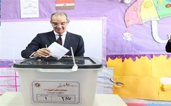   وزير الاتصالات يدلي بصوته في انتخابات الشيوخ