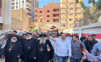   قساوسة مغاغة بالمنيا في مسيرة لحث المواطنين على التصويت بانتخابات الشيوخ