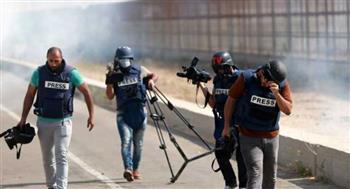   الاحتلال يعتدي على صحفيين ويتسبب في اندلاع حريق شمال القدس