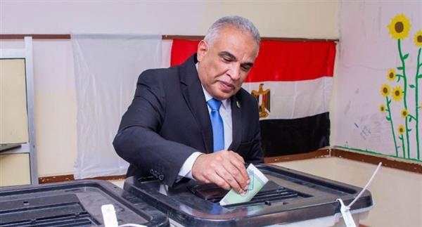 رئيس جامعة طنطا يدلي بصوته في انتخابات مجلس الشيوخ 2025