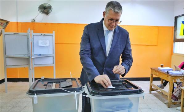 وزير البترول يدلي بصوته في انتخابات مجلس الشيوخ