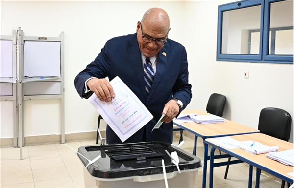 رئيس الهيئة العربية للتصنيع يدلي بصوته في انتخابات مجلس الشيوخ