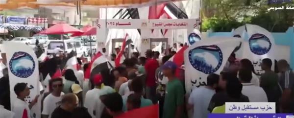 انتخابات الشيوخ.. أهالي السويس يحتشدون أمام لجان الاقتراع