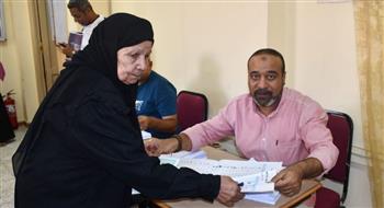   "ربنا يكتب الخير في اللي اختارناهم".. رسالة "الحاجة فايزة" بعد الإدلاء بصوتها