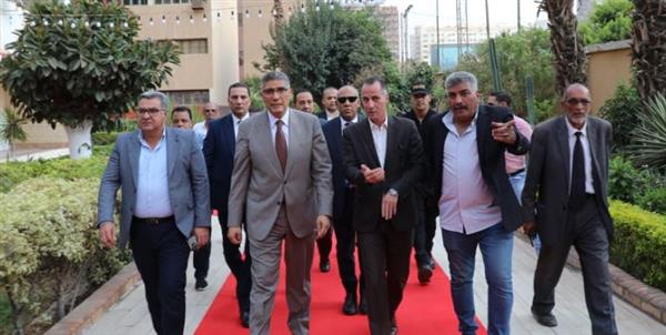 محافظ الجيزة يتابع سير العملية الانتخابية ميدانيًا بأحياء الدقي وجنوب الجيزة