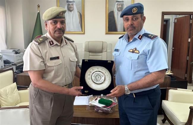وسام الاستحقاق والدرع الفضى للواء الركن طيار غانم الشهوانى 