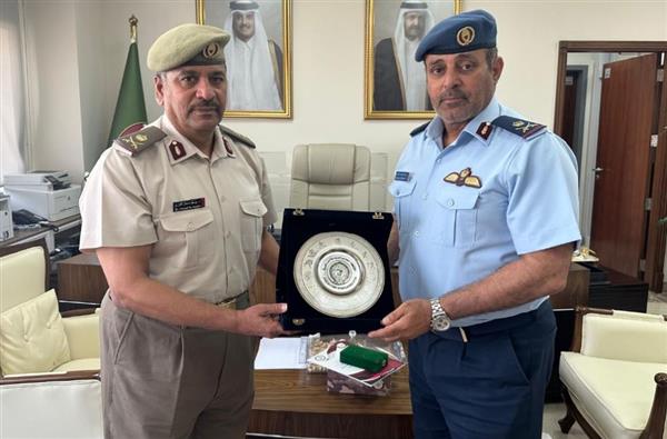وسام الاستحقاق والدرع الفضى للواء الركن طيار غانم الشهوانى