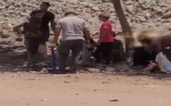   كشف ملابسات فيديو تضمن قيام عدد من الأشخاص بسرقة قضبان خاصة بالسكك الحديدية بالغربية