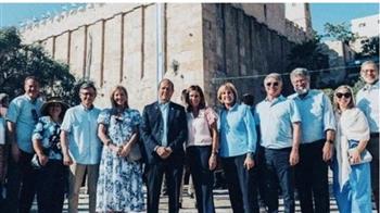   مستشار الرئيس الفلسطيني يدين اقتحام رئيس مجلس النواب الأمريكي للمسجد الإبراهيمي