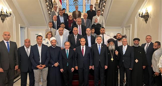 وزير الخارجية يلتقي بأعضاء الجالية المصرية في اليونان