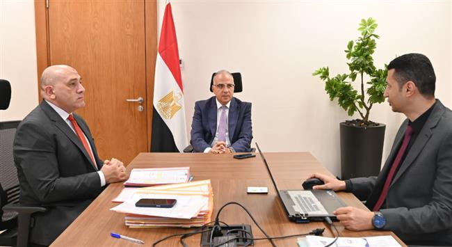 وزير الري يبحث استخدام الأقمار الصناعية والتقنيات الحديثة لرصد ومتابعة ورد النيل