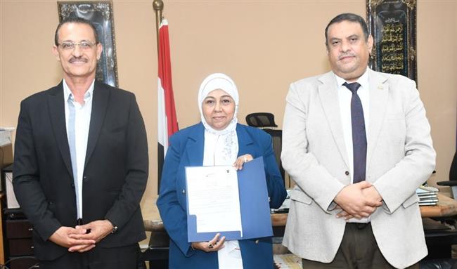 تكليف منى حامد مديرًا لإدارة المخازن بـ جامعة قناة السويس