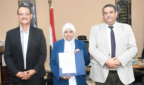 تكليف منى حامد مديرًا لإدارة المخازن بـ جامعة قناة السويس