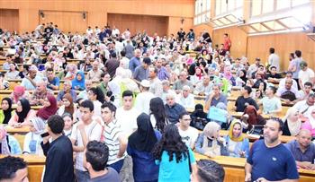   الآلاف من الطلاب يتوافدون علي جامعة سوهاج الأهلية في أول أيام التقديم
