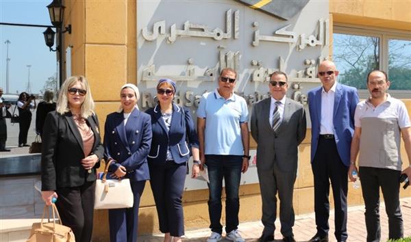 لجنة النقل باتحاد الغرف السياحية تشيد بالإمكانيات العالمية لمركز تدريب السائقين بمدينة 15 مايو