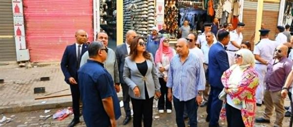 وزيرة التنمية المحلية تتفقد أعمال تنفيذ المرحلة الأولى من تطوير سوق العتبة بالقاهرة