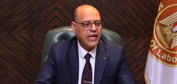وزير العمل يُقرر إلغاء وإيقاف نشاط  4 شركات إلحاق عمالة بالخارج لمخالفتهم أحكام "القانون"