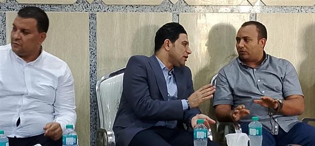 بالصور| نائب محافظ سوهاج يعزي الكاتب الصحفي طارق العوضي في وفاة جدته