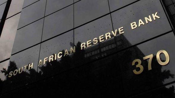 محافظ البنك المركزي بجنوب إفريقيا يقلل من تأثير الرسوم الأمريكية على الاقتصاد
