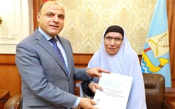   محافظ كفر الشيخ يسلم 11 عقدا لتقنين أراضي أملاك الدولة للمواطنين