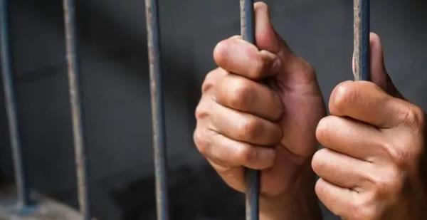 حبس تاجر بتهمة النصب على المواطنين بمنحهم شهادات علمية